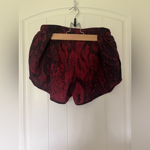 Nike shorts only worn a handful of times - Picture 2 of 2